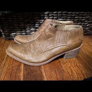 Matisse Coconuts ankle Booties!